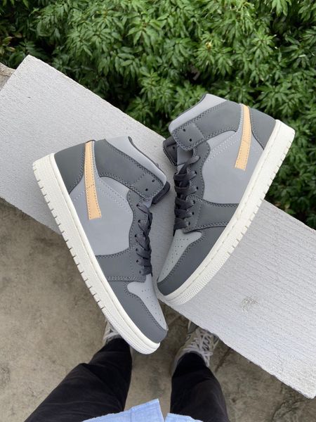 designer 1s basketball shoes men women 1 mid grey onyx iron light solar flare heather-white 2023 latest designer sneakers
designer 1s basketball shoes men women 1 mid grey onyx iron light solar flare heather-white 2023 latest designer sneakers