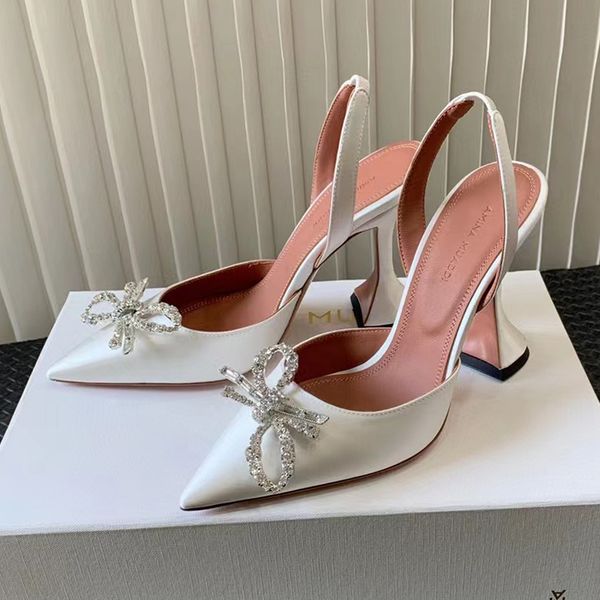 amina muaddi sandals luxury designer dress shoes bowknot crystal diamond decoration transparent pvc wine cup heels 0oa5, Black
amina muaddi sandals luxury designer dress shoes bowknot crystal diamond decoration transparent pvc wine cup heels 0oa5, Black