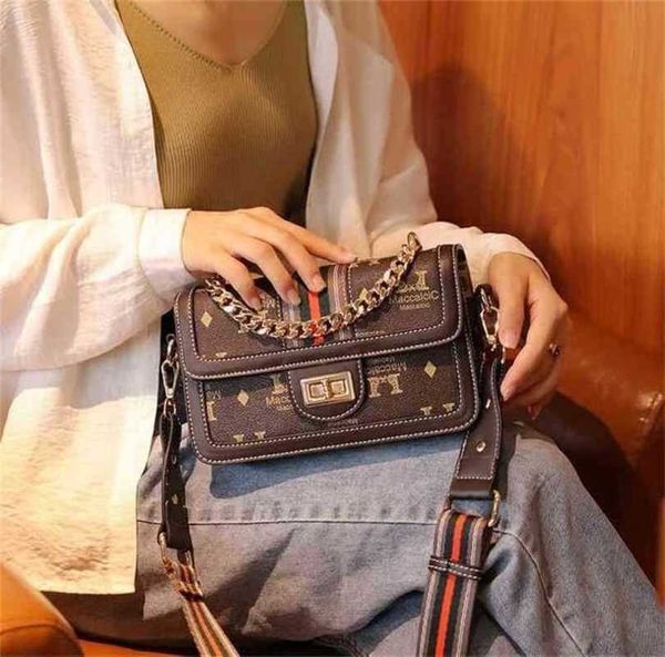 luxury designer new women's handbag trend fashionable and beautiful hand chain contrast ribbon belt sweet beauty
luxury designer new women's handbag trend fashionable and beautiful hand chain contrast ribbon belt sweet beauty