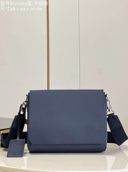 men's messenger bag designer handbag tote bag 1v series crossbody bag cattlehide clamshell zipper internal multi-pocket steel hardware
men's messenger bag designer handbag tote bag 1v series crossbody bag cattlehide clamshell zipper internal multi-pocket steel hardware