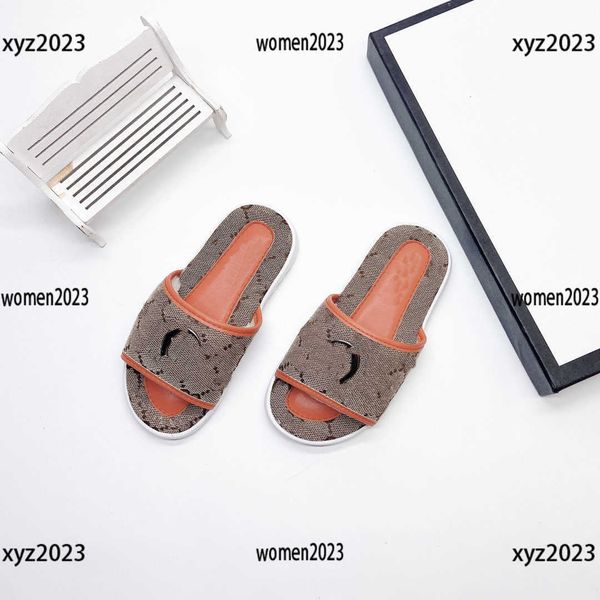 2023 designer kids sandals girl fashion metallic letter slippers child shoes boys shoes summer baby slides box packaging children' siz, Black;grey
2023 designer kids sandals girl fashion metallic letter slippers child shoes boys shoes summer baby slides box packaging children' siz, Black;grey