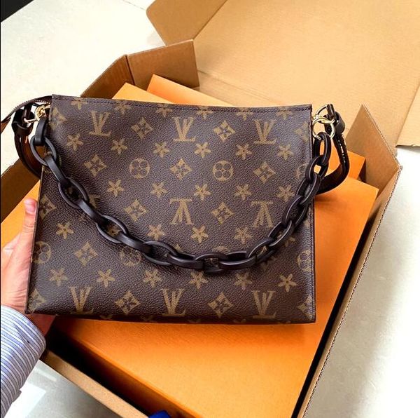 2023 new style shoulder bag classic brand designer bag leather chain crossbody package evening bags tote bag wash bag messenger packages
2023 new style shoulder bag classic brand designer bag leather chain crossbody package evening bags tote bag wash bag messenger packages