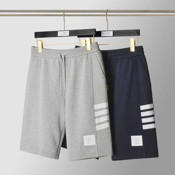 men's and women's shorts in 2023 summer new fashion designer brand thom side four bar trend capri pants casual yarn dyed, White;black
men's and women's shorts in 2023 summer new fashion designer brand thom side four bar trend capri pants casual yarn dyed, White;black