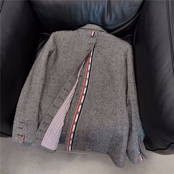 women's suits & blazers loose gray woolen coat female autumn and winter new women's long sleeve suit collar buttons back slit blaz, White;black
women's suits & blazers loose gray woolen coat female autumn and winter new women's long sleeve suit collar buttons back slit blaz, White;black