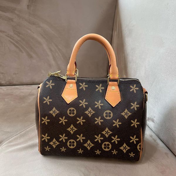 3 size speedy 25 30 35 duffle bag m41113 with strap luxury tote handbag shoulder bags fashion embossing designer womens mens cross body leat
3 size speedy 25 30 35 duffle bag m41113 with strap luxury tote handbag shoulder bags fashion embossing designer womens mens cross body leat