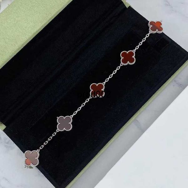 clover bracelet luxury v brand clover designer charm s for women 18k gold white red blue mother of pearl link 4 leaf 5 flowers love bracelet, Golden;silver
clover bracelet luxury v brand clover designer charm s for women 18k gold white red blue mother of pearl link 4 leaf 5 flowers love bracelet, Golden;silver
