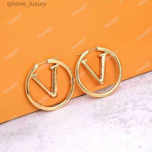luis designer earring hoop huggie jewellery mid size ladies earring sterling silver ear ring for women, Golden;silver
luis designer earring hoop huggie jewellery mid size ladies earring sterling silver ear ring for women, Golden;silver