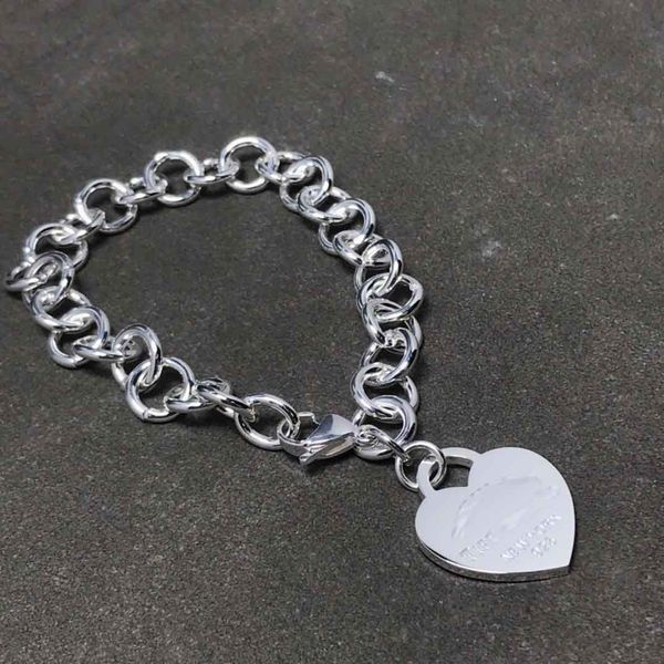 10 years factory wholesale stainless steel heart-shaped short necklace bracelet couples gifts with dust bags., Silver
10 years factory wholesale stainless steel heart-shaped short necklace bracelet couples gifts with dust bags., Silver
