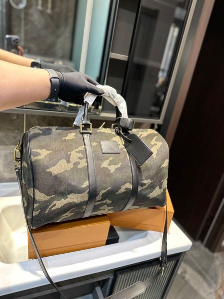 designer travel pouches classic men's luggage fashion designer women's travel bag army green black luggage large-capacity sports b
designer travel pouches classic men's luggage fashion designer women's travel bag army green black luggage large-capacity sports b