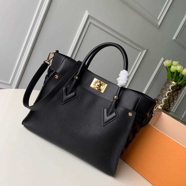 luxury brand designer briefcases m53826 on my side mm bag men woman handbag real leather totes shoulder bags backpacks pouches wallets purse, Black;white
luxury brand designer briefcases m53826 on my side mm bag men woman handbag real leather totes shoulder bags backpacks pouches wallets purse, Black;white