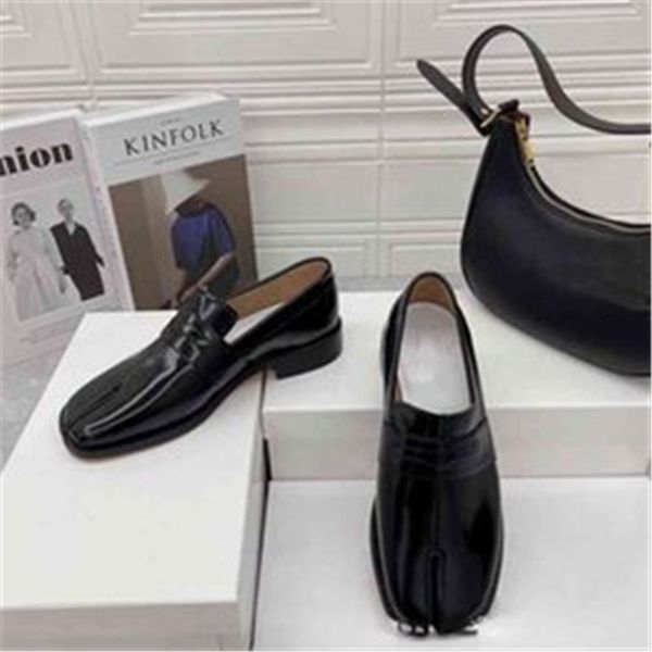 2023 split toe shoes soft patent leather heel loafers tabi british pig feet women's shoes muller shoes241w, Black
2023 split toe shoes soft patent leather heel loafers tabi british pig feet women's shoes muller shoes241w, Black
