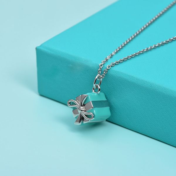 fashion classic heart necklace womens sterling silver tote bag couple pendant key&airplane charm original blue box designer jewelry valentin
fashion classic heart necklace womens sterling silver tote bag couple pendant key&airplane charm original blue box designer jewelry valentin