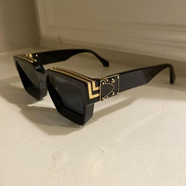 2023 luxury millionaire 96006 mens sunglasses full frame retro designer sunglasses shiny gold selling gold plated top, White;black
2023 luxury millionaire 96006 mens sunglasses full frame retro designer sunglasses shiny gold selling gold plated top, White;black