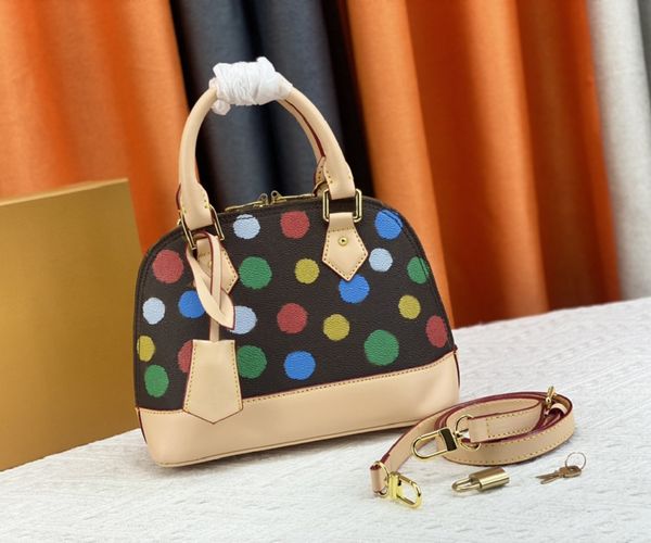 fashion designers women handbags shoulder bags luxurys lady crossbody highs quality classic flower letter leather messenger purses chains ma
fashion designers women handbags shoulder bags luxurys lady crossbody highs quality classic flower letter leather messenger purses chains ma