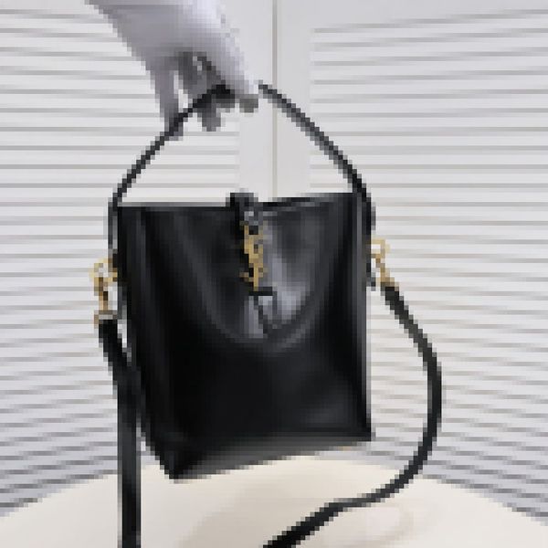 luxurys woman chain tote bag purses wallet women men card holder designer handbags backpack crossbody tabby bags c11
luxurys woman chain tote bag purses wallet women men card holder designer handbags backpack crossbody tabby bags c11