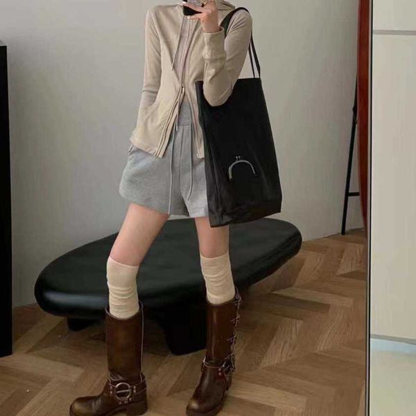 net red fashion versatile dark punk motorcycle tote bucket clip design handheld shoulder bag for women 230401
net red fashion versatile dark punk motorcycle tote bucket clip design handheld shoulder bag for women 230401