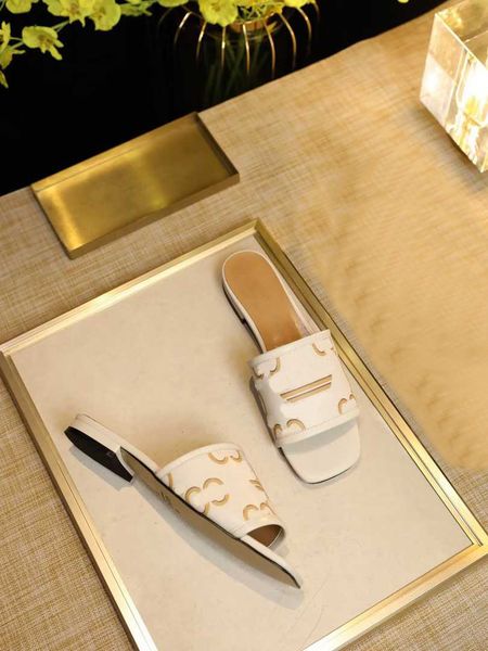 2023 fashion beach shoes leather women's slippers summer luxury smooth women's beach sandals party weddin gggity slippers k673
2023 fashion beach shoes leather women's slippers summer luxury smooth women's beach sandals party weddin gggity slippers k673