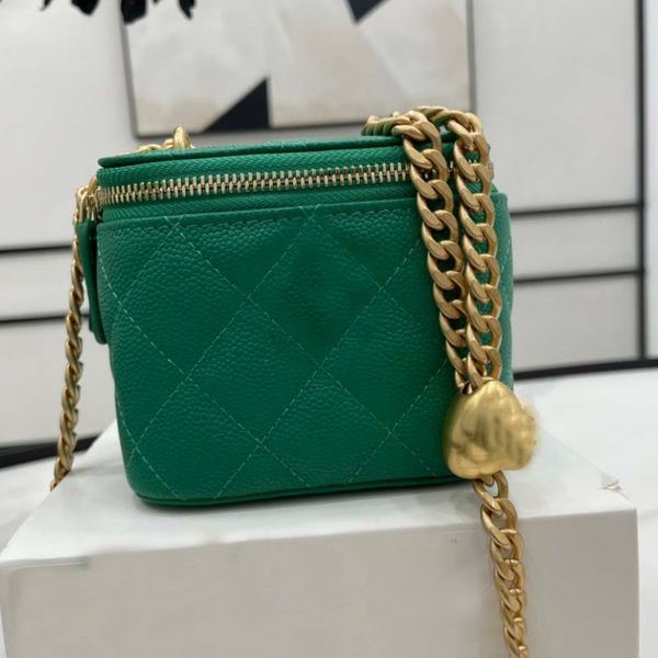 handbag shoulder bag designer woman silver chain bag clutch flap highest quality totes bags wallet messenger shopping shoulder bag totes lad
handbag shoulder bag designer woman silver chain bag clutch flap highest quality totes bags wallet messenger shopping shoulder bag totes lad