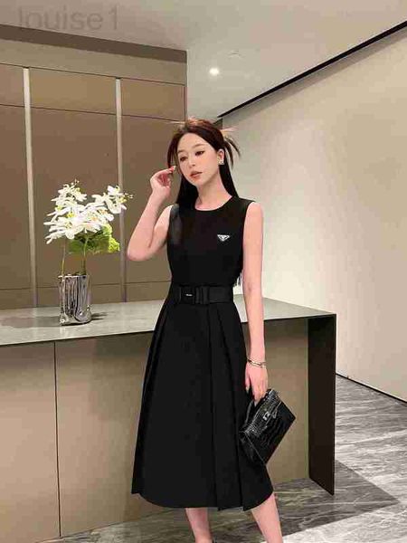 runway dresses designer 23 spring/summer new elegant style classic triangle logo chest sleeveless belt long dress 8v70, Black 
runway dresses designer 23 spring/summer new elegant style classic triangle logo chest sleeveless belt long dress 8v70, Black
