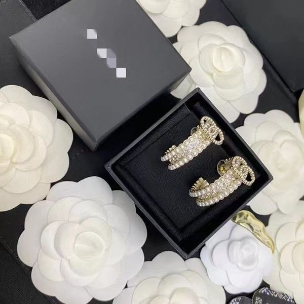 2023 womens geometric charm earrings luxury designer brand letter crystal rhinestone earring 18k gold plated women wedding party jewelry, Golden;silver
2023 womens geometric charm earrings luxury designer brand letter crystal rhinestone earring 18k gold plated women wedding party jewelry, Golden;silver