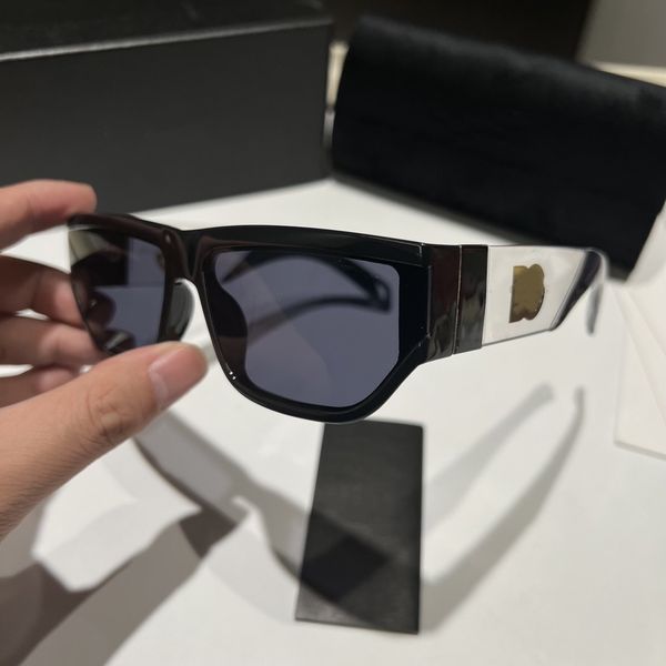 luxury vintage 001 sunglasses audrey fashion women designer big frame flap sunglasses leopard plank frame come with boxes, White;black
luxury vintage 001 sunglasses audrey fashion women designer big frame flap sunglasses leopard plank frame come with boxes, White;black