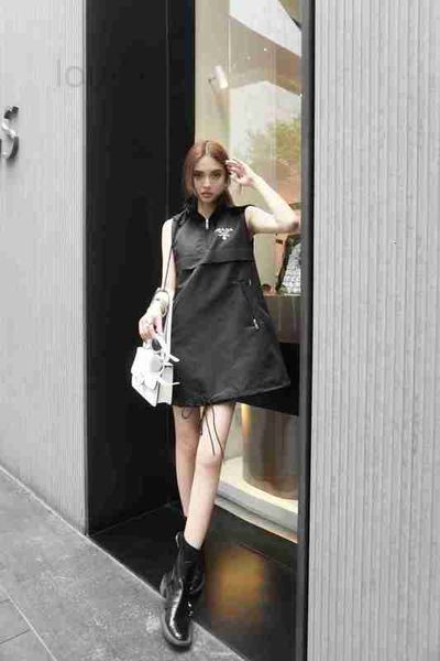 runway dresses designer pj 23 spring/summer new nylon series letter print hooded zipper a-line dress design 8ohh, Black
runway dresses designer pj 23 spring/summer new nylon series letter print hooded zipper a-line dress design 8ohh, Black