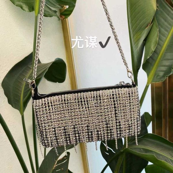 tassel blinding crystal small square mobile phone bag dark punk motorcycle dinner chain carrying bag crossbody bag girl 230401
tassel blinding crystal small square mobile phone bag dark punk motorcycle dinner chain carrying bag crossbody bag girl 230401