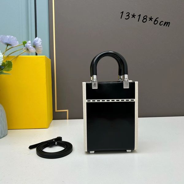 designer bag 2023 new mini tote light luxury hand bill shoulder crossbody bag plexiglass hard handle
designer bag 2023 new mini tote light luxury hand bill shoulder crossbody bag plexiglass hard handle