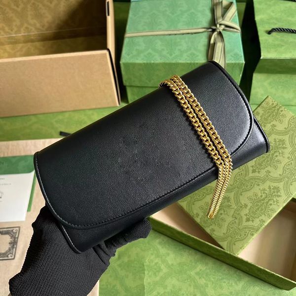 women shoulder bag with hardware chain can be changed anywhere. underarm bag can be the of messenger bag
women shoulder bag with hardware chain can be changed anywhere. underarm bag can be the of messenger bag