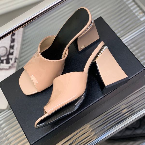 23ss womens slippers cowhide patent leather sandals chunky heels 9.5cm/5cm slip on slides with pearl rhinestones mules square toes outdoor b, Black
23ss womens slippers cowhide patent leather sandals chunky heels 9.5cm/5cm slip on slides with pearl rhinestones mules square toes outdoor b, Black