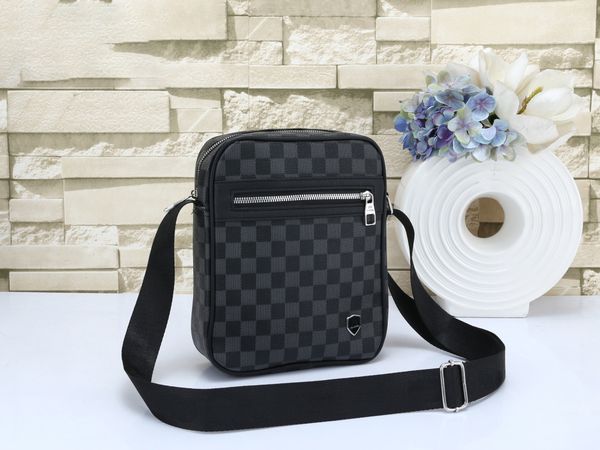 Luxurys designers Mens Shoulder Bags Man Briefcases fashion Handbag Bolsas Messenger Bag Crossbody Bag purse L1603, Q1
Luxurys designers Mens Shoulder Bags Man Briefcases fashion Handbag Bolsas Messenger Bag Crossbody Bag purse L1603, Q1