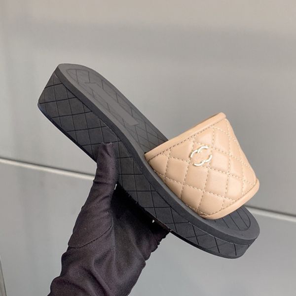 designer retro womens platform heels slippers sheepskin slip on sandals quilted texture slide ladies summer outdoor beach shoe wedge mules l, Black
designer retro womens platform heels slippers sheepskin slip on sandals quilted texture slide ladies summer outdoor beach shoe wedge mules l, Black