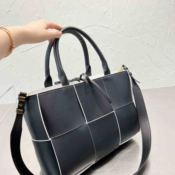 shoulder bag designer handbag totes female blue leather fashion texture design feels 0712
shoulder bag designer handbag totes female blue leather fashion texture design feels 0712