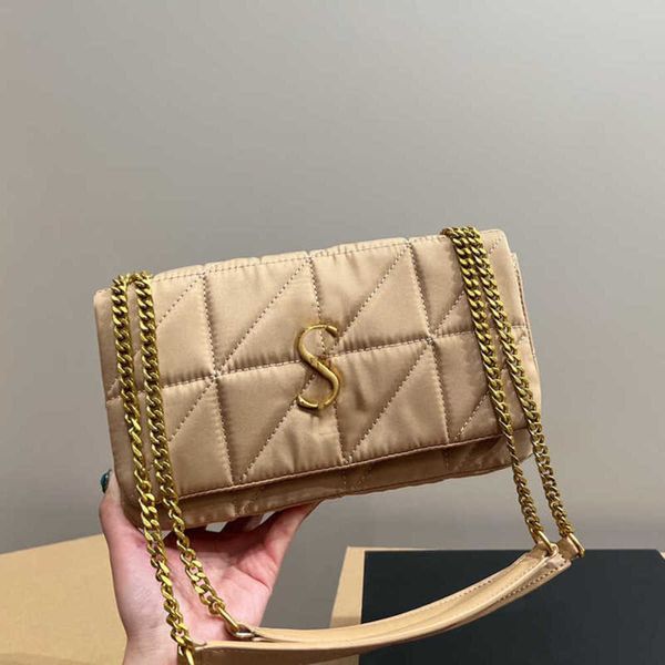 luxuries designer women bag nylon shoulder vintage elegant chain square hands lady crossbody s pink purse hand s hand 230208
luxuries designer women bag nylon shoulder vintage elegant chain square hands lady crossbody s pink purse hand s hand 230208
