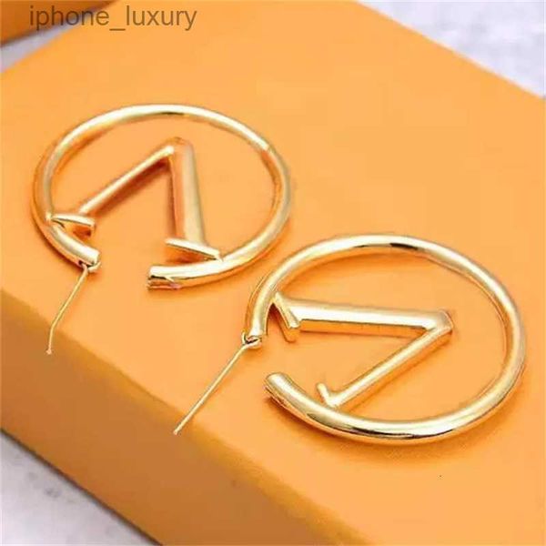 luxury designer big circle ear ring women fashion gold earring for womens jewelry classic letter hoop earrings party wedding gift, Golden;silver
luxury designer big circle ear ring women fashion gold earring for womens jewelry classic letter hoop earrings party wedding gift, Golden;silver