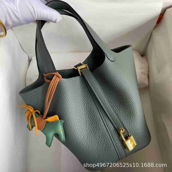 designer luxury bag fully handstitched tc cow wax thread vegetable basket women's leather carrying bucket layer lychee pattern handbag6
designer luxury bag fully handstitched tc cow wax thread vegetable basket women's leather carrying bucket layer lychee pattern handbag6