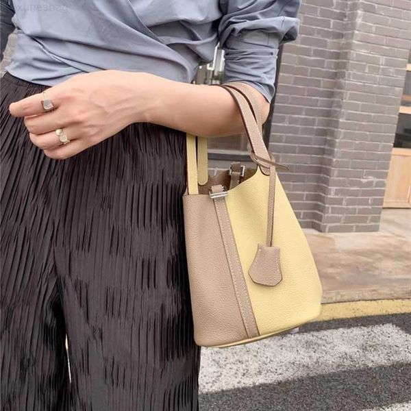 designer luxury women's bag litchi pattern layer kraft vegetable basket color matching largecapacity portable bucket silver bucklewzl7j
designer luxury women's bag litchi pattern layer kraft vegetable basket color matching largecapacity portable bucket silver bucklewzl7j