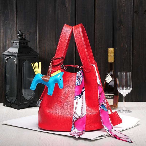 designer luxury bag vegetable cowhide simple women's lychee pattern square portable bucket shopping basket small bagudsbi9oi picotin 
designer luxury bag vegetable cowhide simple women's lychee pattern square portable bucket shopping basket small bagudsbi9oi picotin