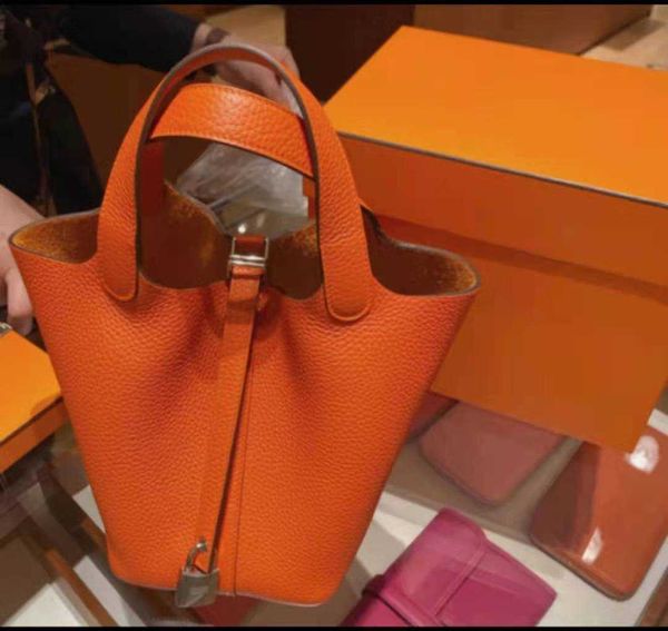 designer luxury h vegetable basket togo layer cowhide litchi pattern female handheld oblique cross bucket wedding bagu9mw picotin
designer luxury h vegetable basket togo layer cowhide litchi pattern female handheld oblique cross bucket wedding bagu9mw picotin