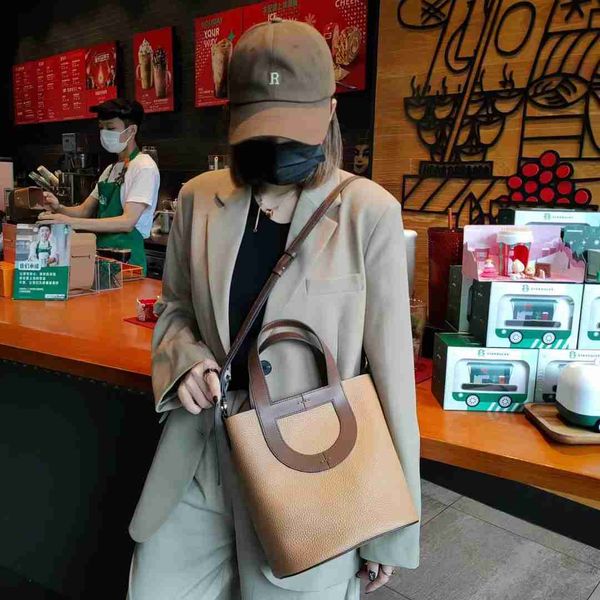 designer luxury cowhide pig nose vegetable basket women's contrast color bucket classic versatile one shoulder oblique cross commuter b
designer luxury cowhide pig nose vegetable basket women's contrast color bucket classic versatile one shoulder oblique cross commuter b