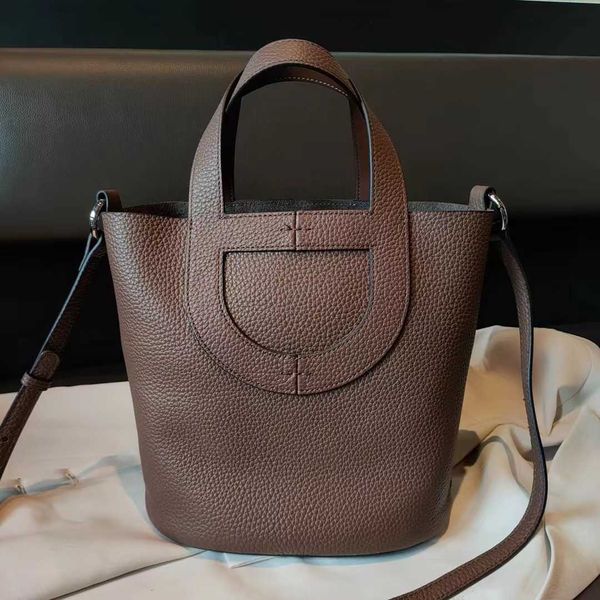 designer luxury cowhide pig nose vegetable basket women's contrast color bucket classic versatile one shoulder oblique cross commuter b
designer luxury cowhide pig nose vegetable basket women's contrast color bucket classic versatile one shoulder oblique cross commuter b