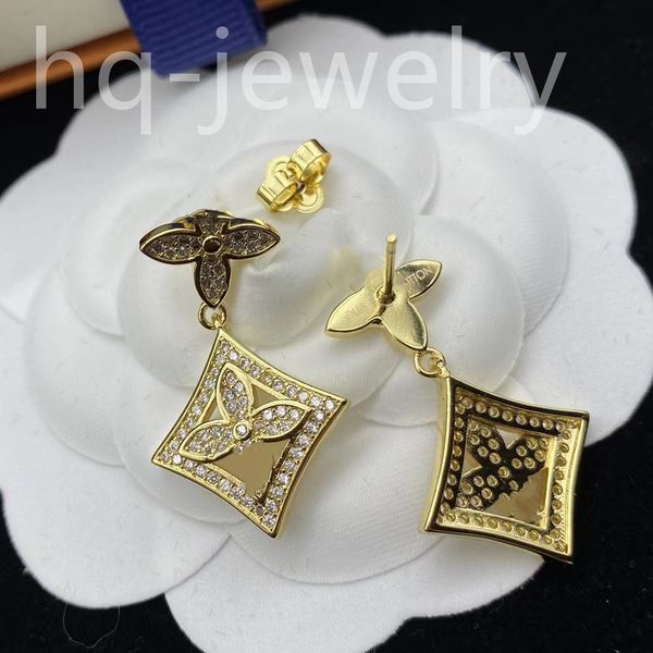 fashion classic stainless steel gold plated stud earrings women's brand letter earring eardrop jewelry gifts for friends day engagement, Golden;silver
fashion classic stainless steel gold plated stud earrings women's brand letter earring eardrop jewelry gifts for friends day engagement, Golden;silver