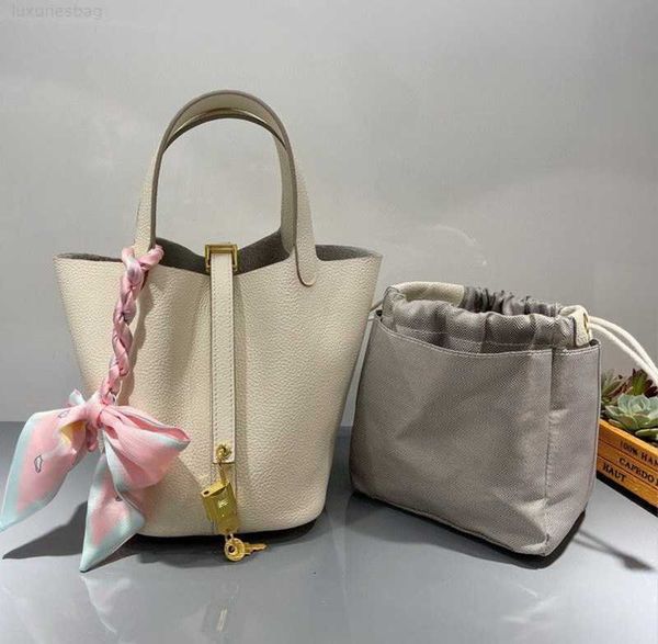 designer luxury h layer cowhide vegetable basket genuine leather bucket gold buckle copper lock head bag women's handbagl40gxmw2 picoti
designer luxury h layer cowhide vegetable basket genuine leather bucket gold buckle copper lock head bag women's handbagl40gxmw2 picoti