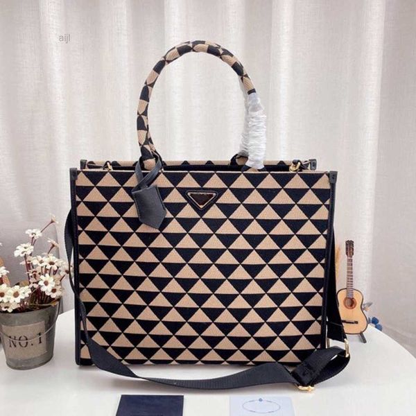 wholesale quality luxury ladies bag designer women tote canvas branded handbag purse
wholesale quality luxury ladies bag designer women tote canvas branded handbag purse