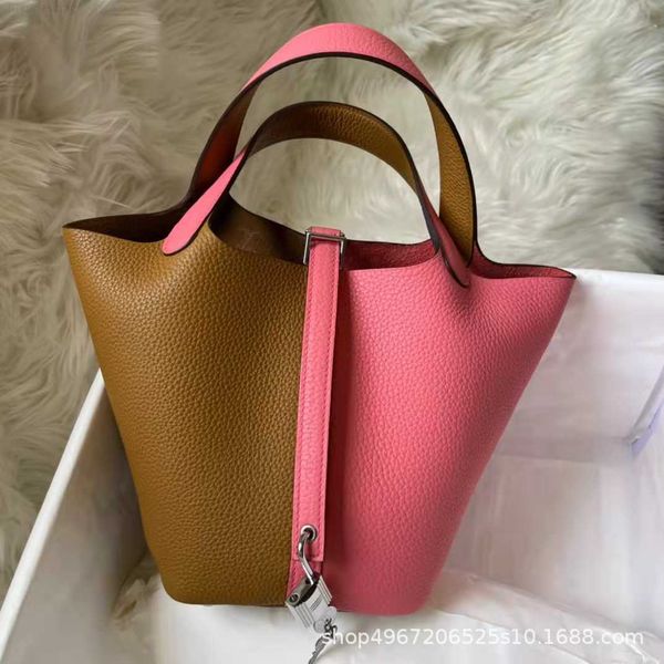 designer luxury bag fully handstitched tc cow wax thread vegetable basket women's leather carrying bucket layer lychee pattern handbagd
designer luxury bag fully handstitched tc cow wax thread vegetable basket women's leather carrying bucket layer lychee pattern handbagd