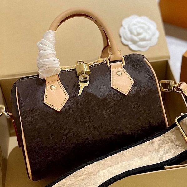 luxury designer crossbody shoulder bags handbag totes duffel grip speedy 20 nano bandouliere purses leather barrel-shaped women men strap ha
luxury designer crossbody shoulder bags handbag totes duffel grip speedy 20 nano bandouliere purses leather barrel-shaped women men strap ha