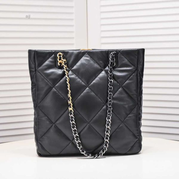 quality genuine lambskin leather luxury designer ladies brand shoulder bag women handbag purse
quality genuine lambskin leather luxury designer ladies brand shoulder bag women handbag purse