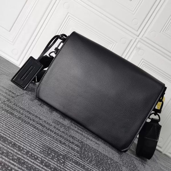 new flap mens shoulder bags genuine leather designers messenger bag famous trip postman classic handbag briefcase crossbody district wallet, Black;red
new flap mens shoulder bags genuine leather designers messenger bag famous trip postman classic handbag briefcase crossbody district wallet, Black;red