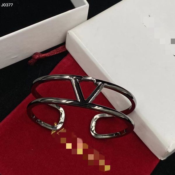 2023 designer bracelet for women stud luxury gold heart shape pearl crystal gold double v letter 925s silver jewelry classic h2, Golden;silver
2023 designer bracelet for women stud luxury gold heart shape pearl crystal gold double v letter 925s silver jewelry classic h2, Golden;silver