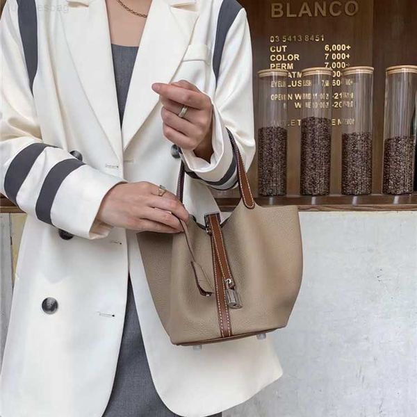 designer luxury women's bag litchi pattern layer kraft vegetable basket color matching largecapacity portable bucket silver buckleltzln
designer luxury women's bag litchi pattern layer kraft vegetable basket color matching largecapacity portable bucket silver buckleltzln